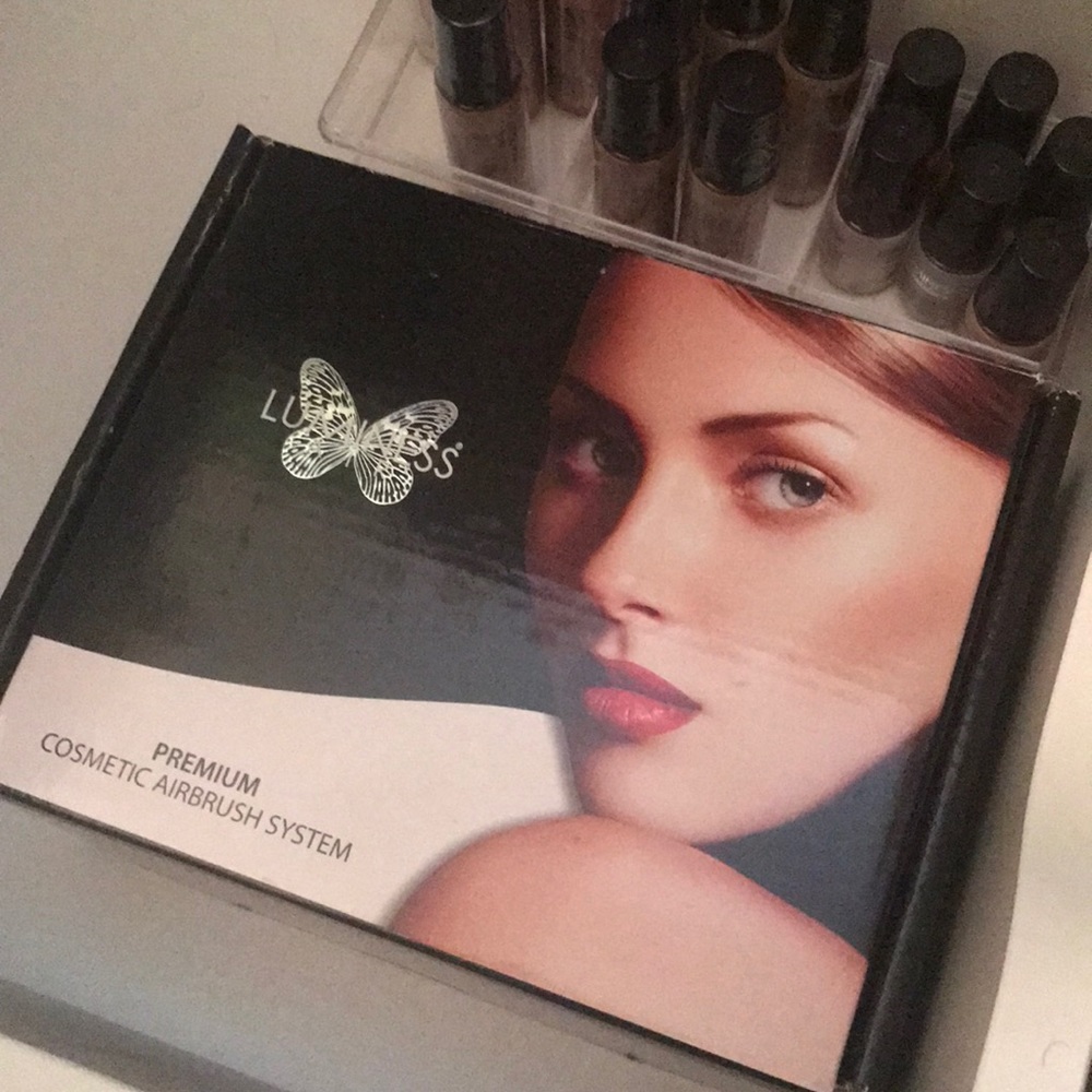 Airbrush Makeup System—INCLUDES PRODUCTS (new)